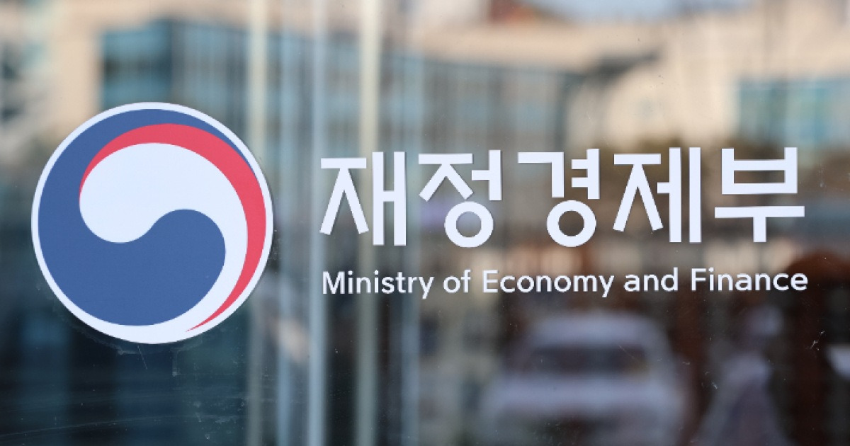활주로 충돌 막고 주차는 로봇이…공항 AI 혁신 현장 찾은 재경부