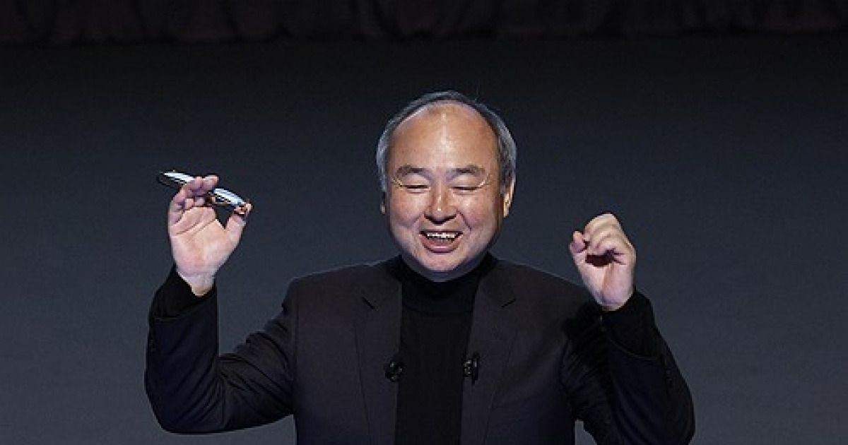 손정의 "AI 혁명은 이제 막 시작…버블 언급은 모독"