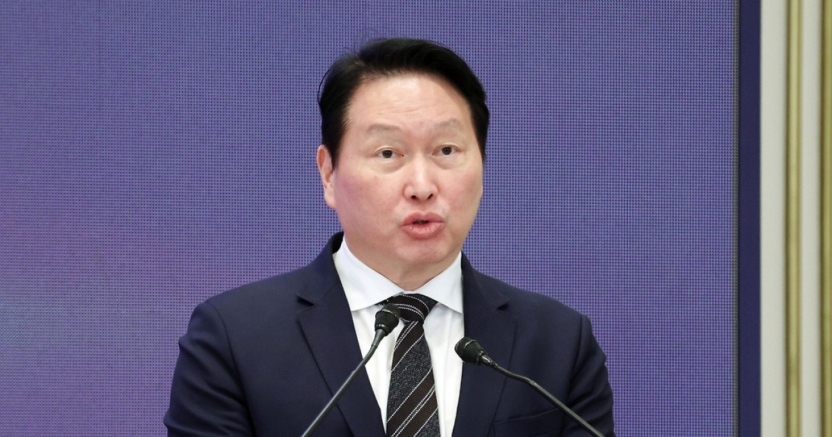 최태원 "SK, AI 데이터센터 1000조·반도체 확장 1100조 투자…용인600조·청주100조"