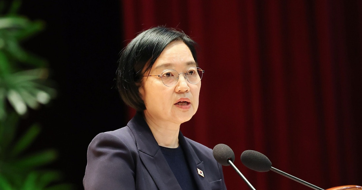 한 총리 "AI 대전환, 미래 경쟁력 좌우...규제 과감히 합리화"