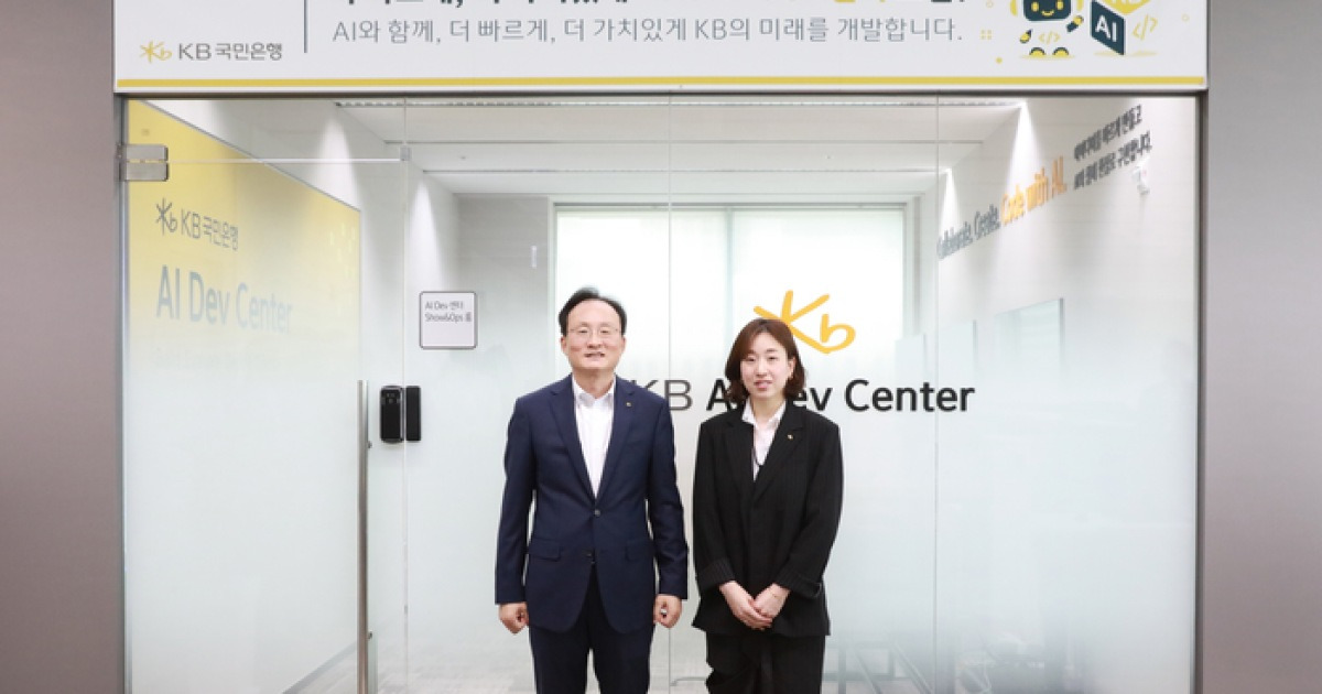 “복잡한 코딩 필요없어요“…AI 역량 키우는 은행 [금융가 톺아보기]