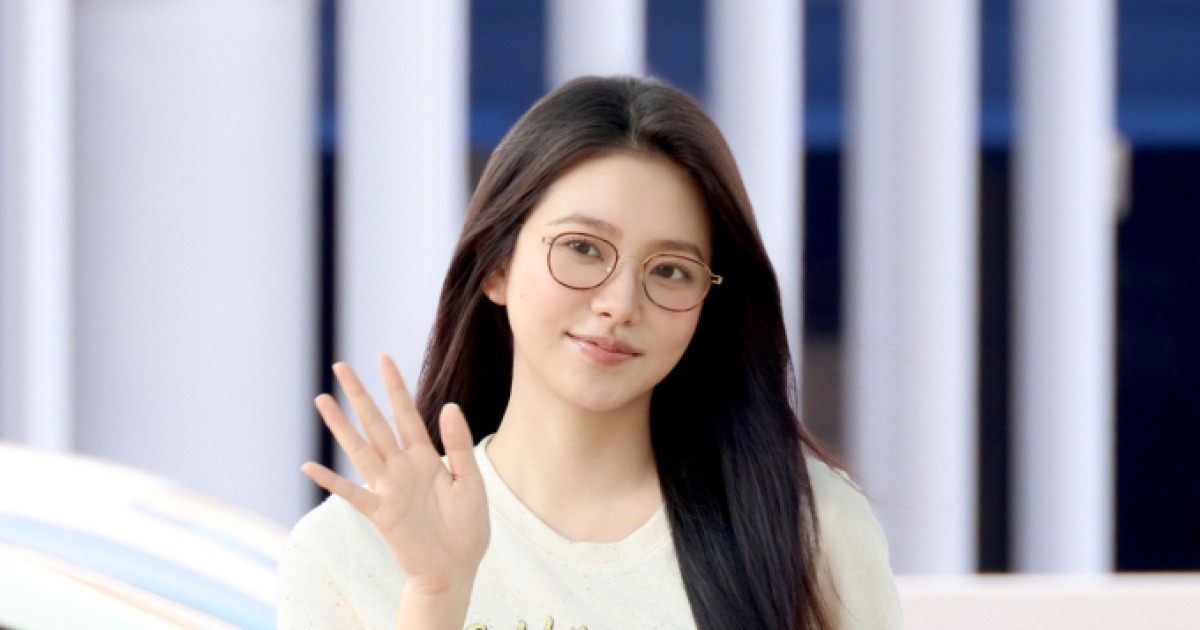 레드벨벳 예리, 공항서 시선 싹쓸이… 상큼 여행룩 눈길