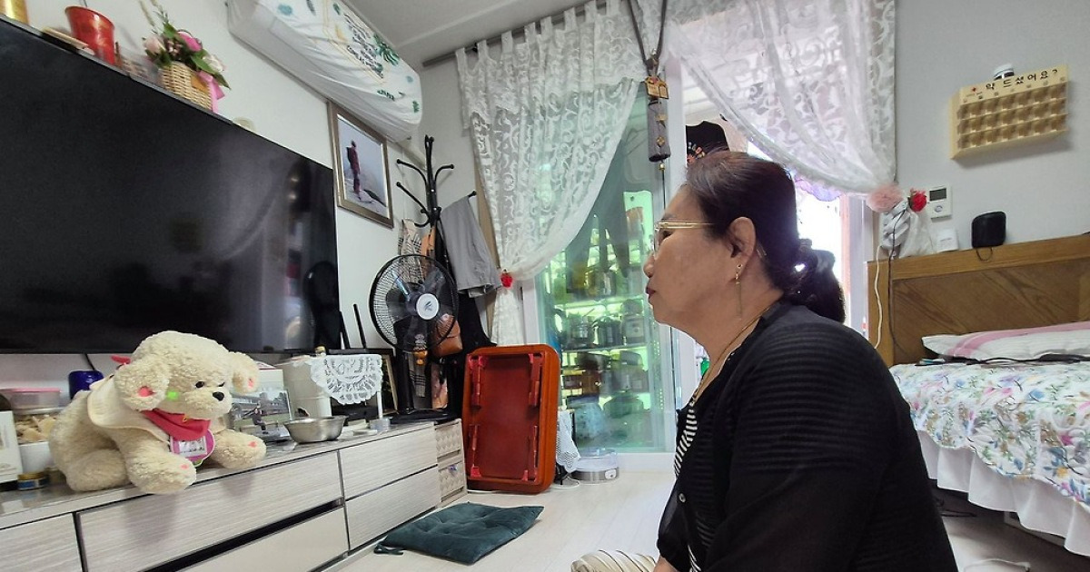 “약 먹었어요?” “우리 손 잡아요”…독거노인 웃게 한 ‘AI 효돌이’ [르포]