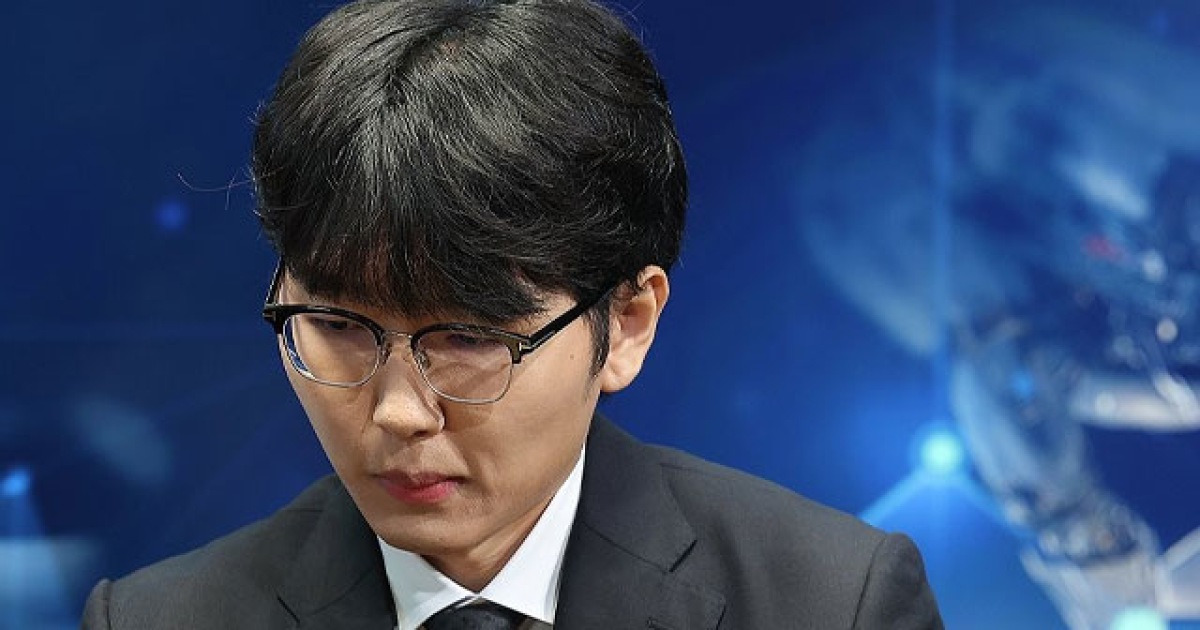 신진서, AI ‘카타고’ 꺾었다…2국서 4집 반승