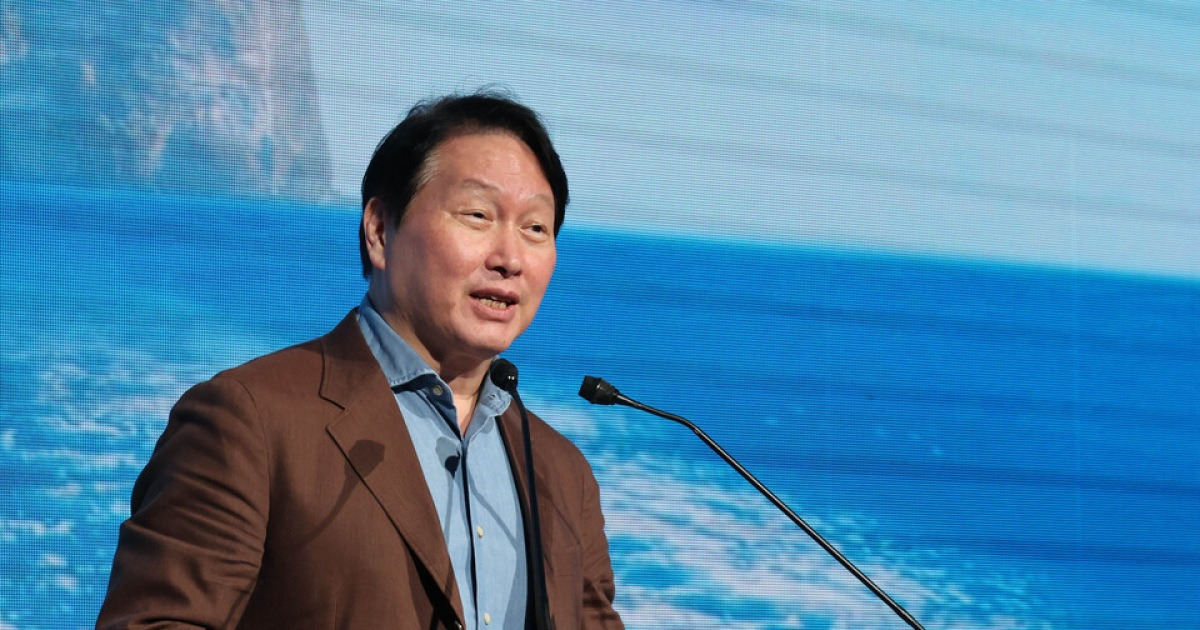 최태원 “내년 AI 반도체 수요 폭증…수급 불균형이 안보 위기로 비화”
