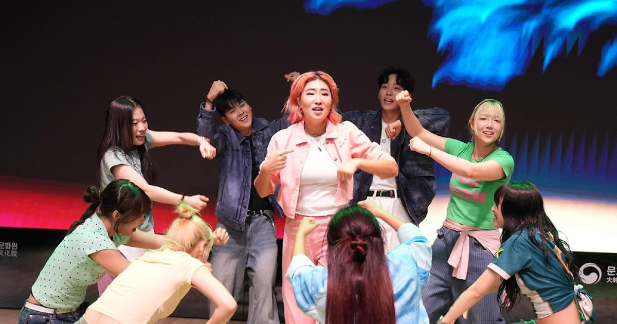 Korea Deaf Artists Group Hand Speak Holds Sign Language Performance in Beijing