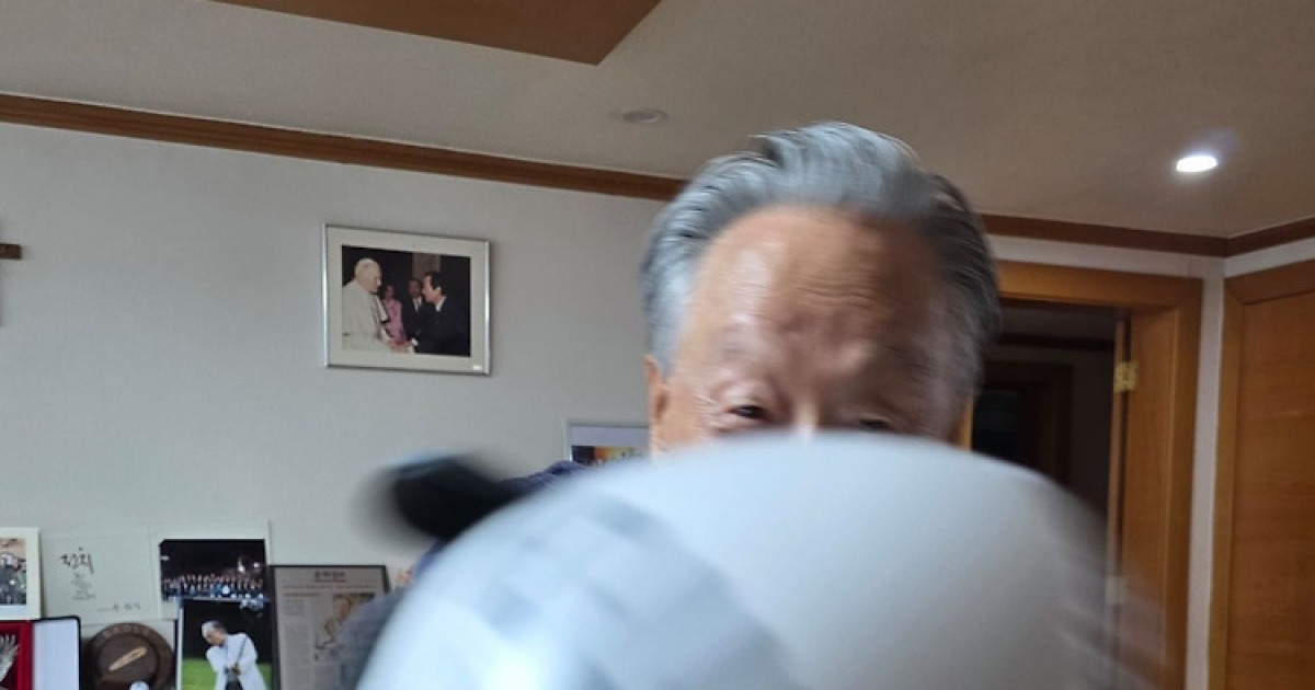 The Speed of a Boxing Punch