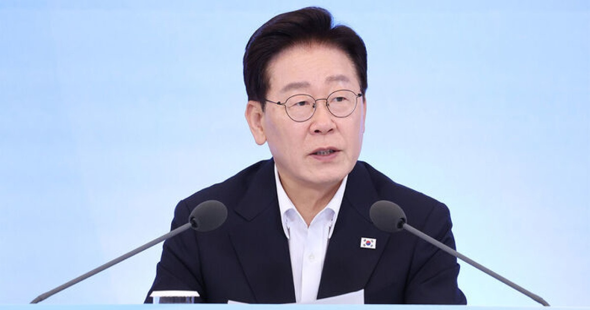 이 대통령 "반도체가 만든 절호의 기회…AI 시대 다음 먹거리 준비해야"