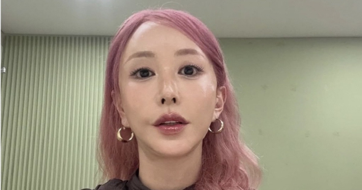 44세 맞아? 슈, 핑크색 머리로 파격 변신..충격의 동안 근황