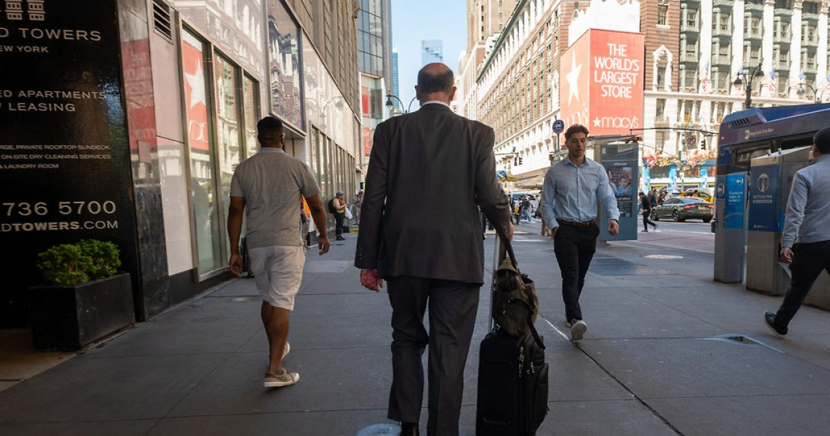 Wall Street Rebounds on Strong Service Data, Yet Long-Term Yields Dominate Markets