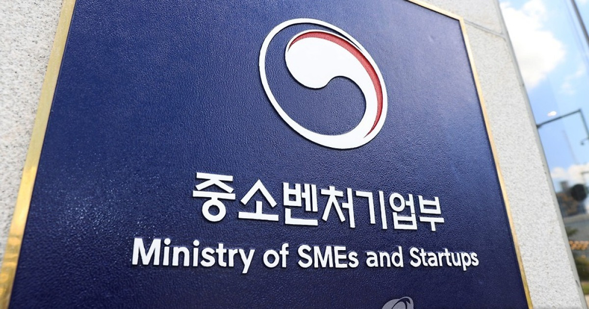 中企 제조AI 인력 1천600명 양성…취업인턴십 12개월로 연장