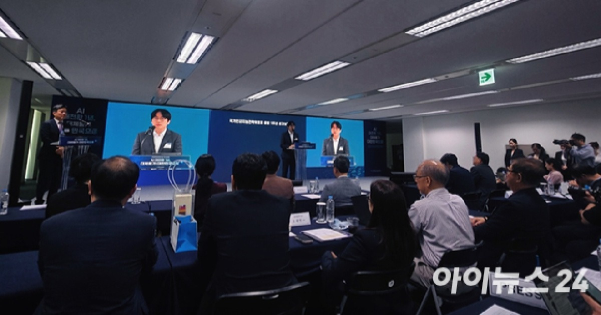 하정우 부위원장 "대체불가 글로벌 AI 핵심 공급망 국가 도약...모두의 AI 실현 뒷받침"