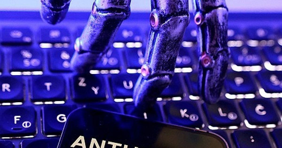 "AI 인류멸망" 경고 두고 왈가왈부…"규제해야"·"괜한 공포"