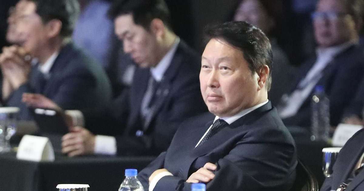 최태원 “AI, 결국 돈 벌어 스스로 투자하는 구조까지 가야”