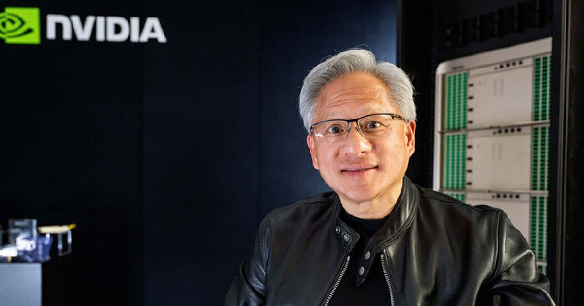 젠슨 황, 'AI 위험성은 사기' 트럼프에 공개 동의