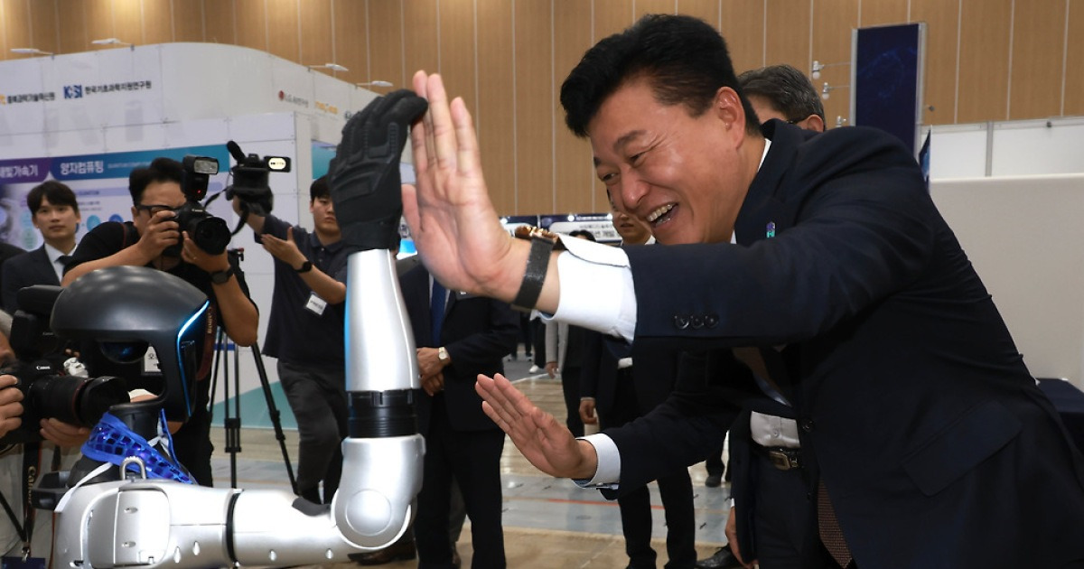 충북 청주서 ‘AI 대전환 페스타 2026’ 개막…62개 기업·기관 참여