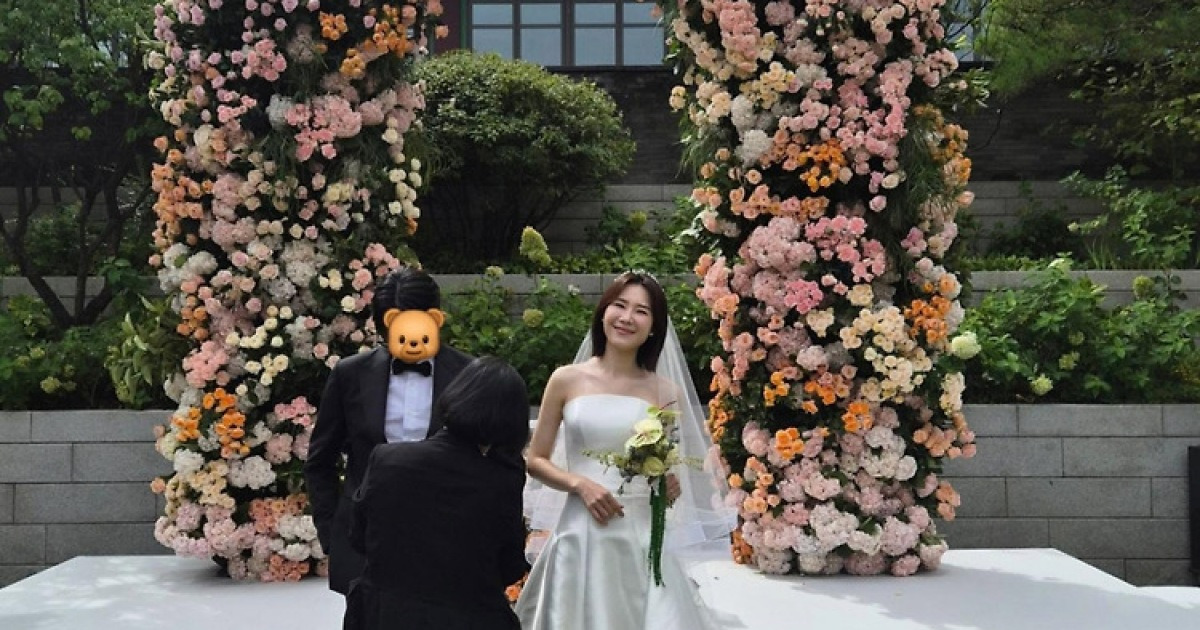 양나래 변호사 웨딩드레스 신라호텔 결혼식 꽃길 사진