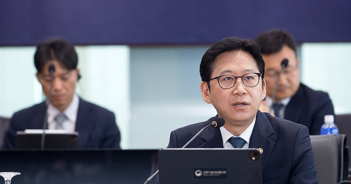 [AI픽] 배경훈 부총리 "AI 속도조절론? 한국은 늦출 여유 없다"