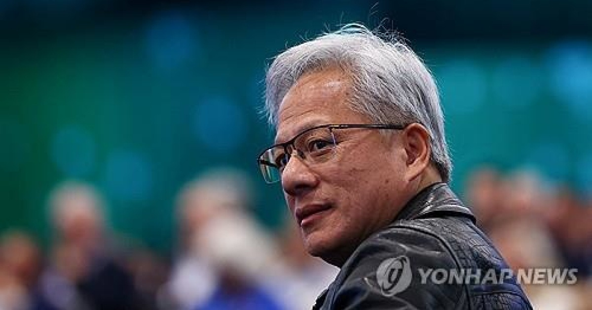 젠슨 황 "AI 종말론 예측 그만 좀 하라…사회에 해로워"