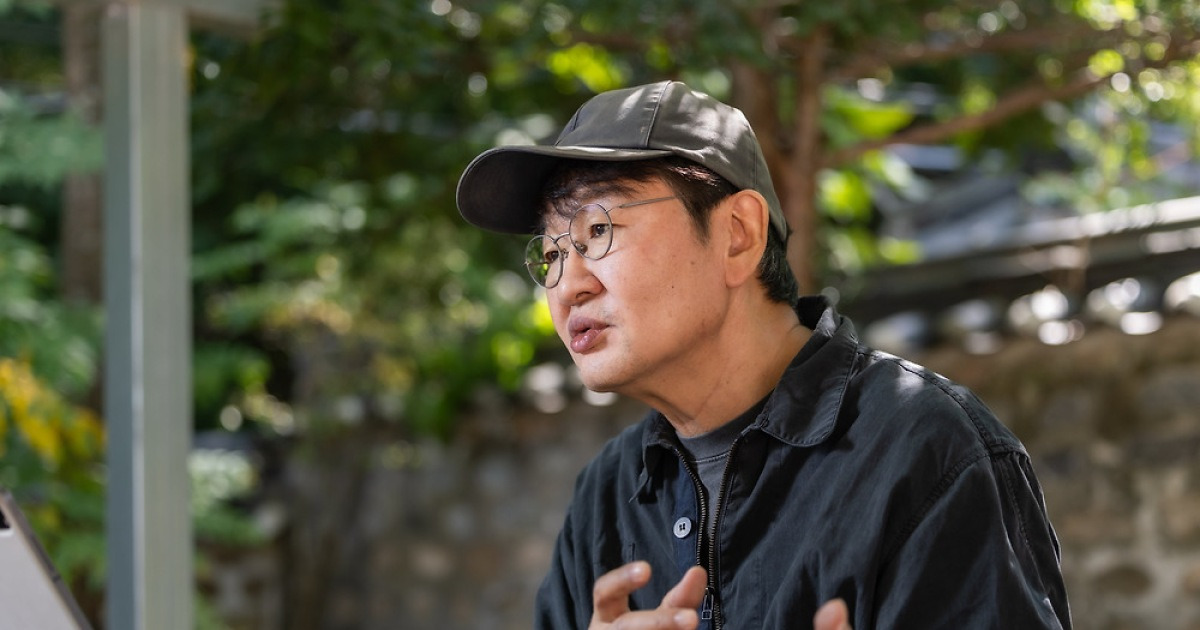 Director Hur Jin-ho rejects claims The Assassins depicts Park Chung-hee as plotting wife’s death