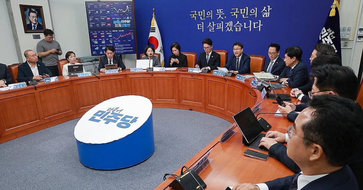 與 "공공기관 제주 이전 챙길 것…재생에너지·AI, 새 성장모델"