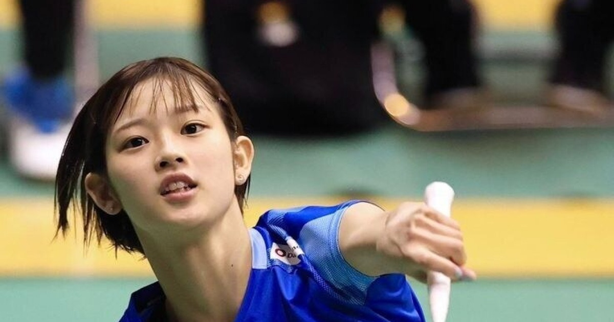 JOC Releases Studio Portraits of Japan Badminton Silver Medalists