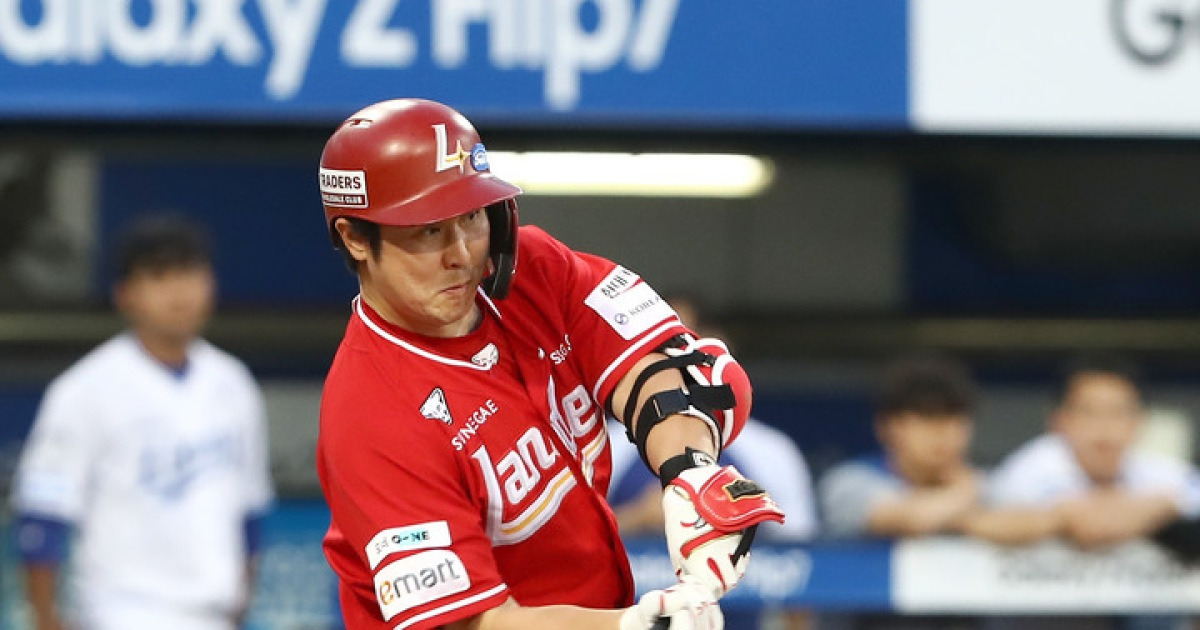 '그들이 가는 길이 곧 역사' 최정 KBO 최초 10년 연속 20홈런...노경은 3시즌 연속 30홀드