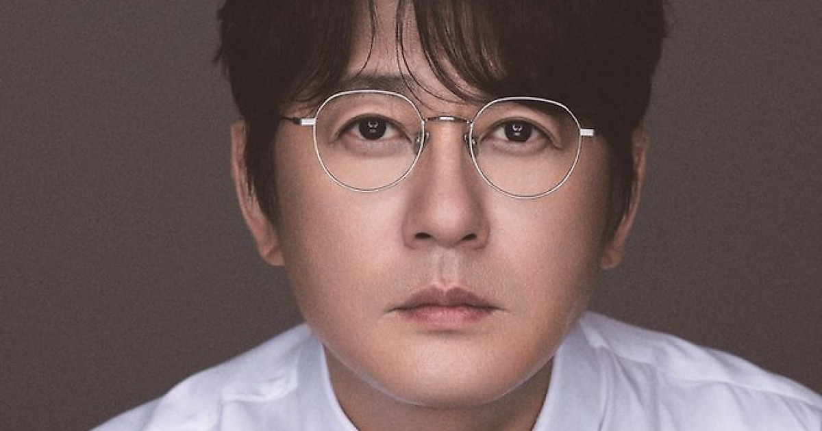 신승훈, 정규 12집 트랙리스트 공개…전곡 프로듀싱