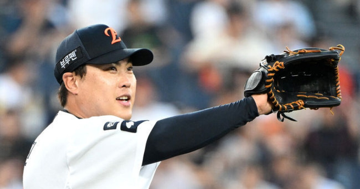 "PS 3선발은 내가 아니라…" 차원이 다른 류현진 품격, 문동주 밀어주고 감독·코치 부담도 덜어줬다