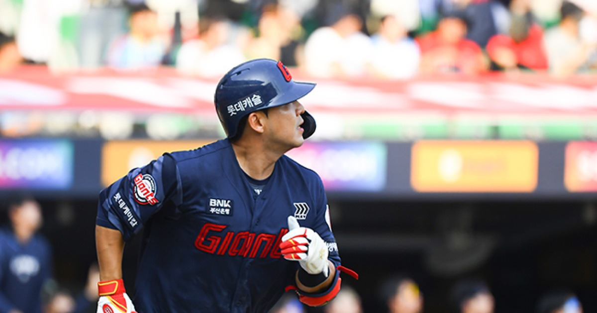 '김민성 끝내기 2루타' 롯데, 난타전 끝에 SSG에 12-11 진땀승
