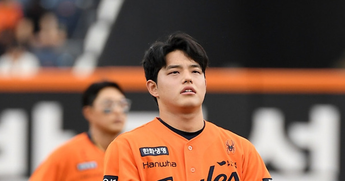 '이럴수가' 문동주가 무너졌다…고춧가루 부대 화력 무섭네, '시즌 개인 최다 실점'