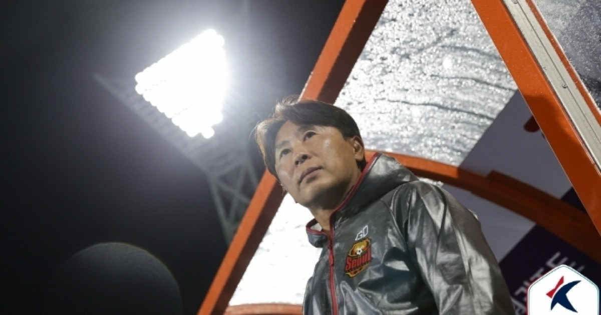 최근 5경기 15실점, ‘강원전 2-3 패배’ 김기동 감독 “팬들께 죄송, 정신 차리겠다”···“후방 빌드업 매끄럽지 못해, 실점 후 조급했다”
