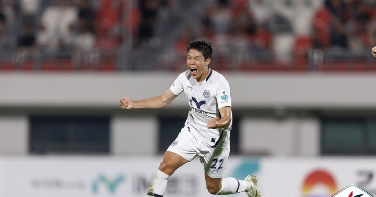 최하위 대구, 2위 김천 꺾고 2연승...'FIFA 징계' 광주는 수원FC 4-2 제압→5위 도약