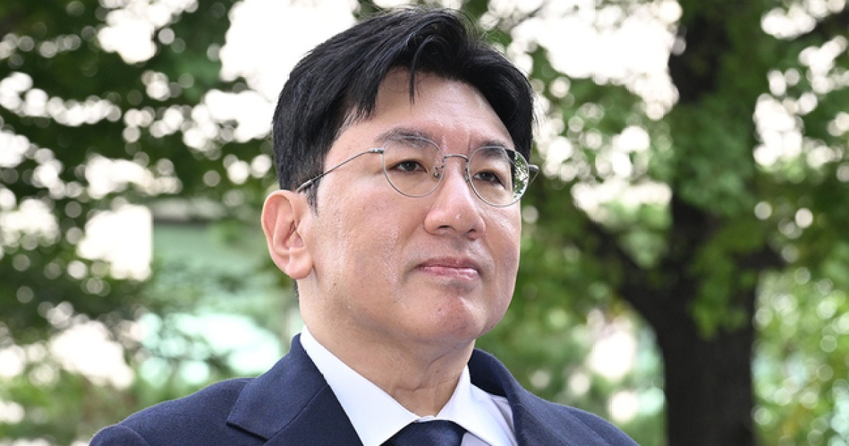 ‘부정거래 의혹’ 방시혁 하이브 의장, 경찰 출석 “심려 끼쳐드려 송구”