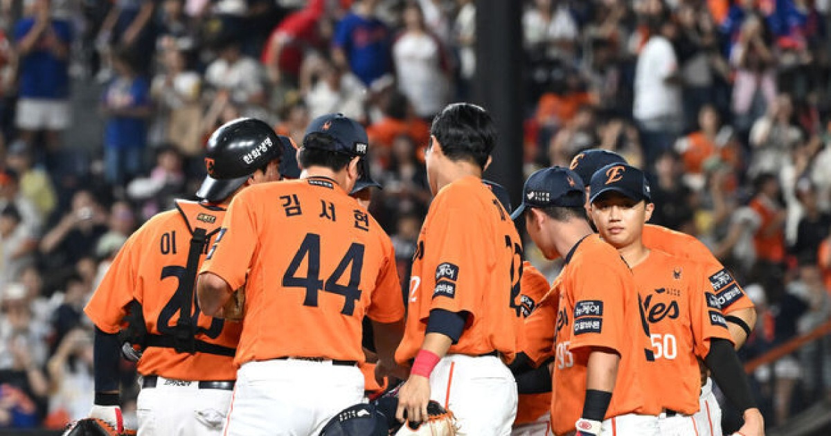 한화 7년 만에 PS 확정, 암흑기 완전히 끊어내나…1위 싸움 중에 미래까지 본다, 156km 정우주 '선발 데뷔'