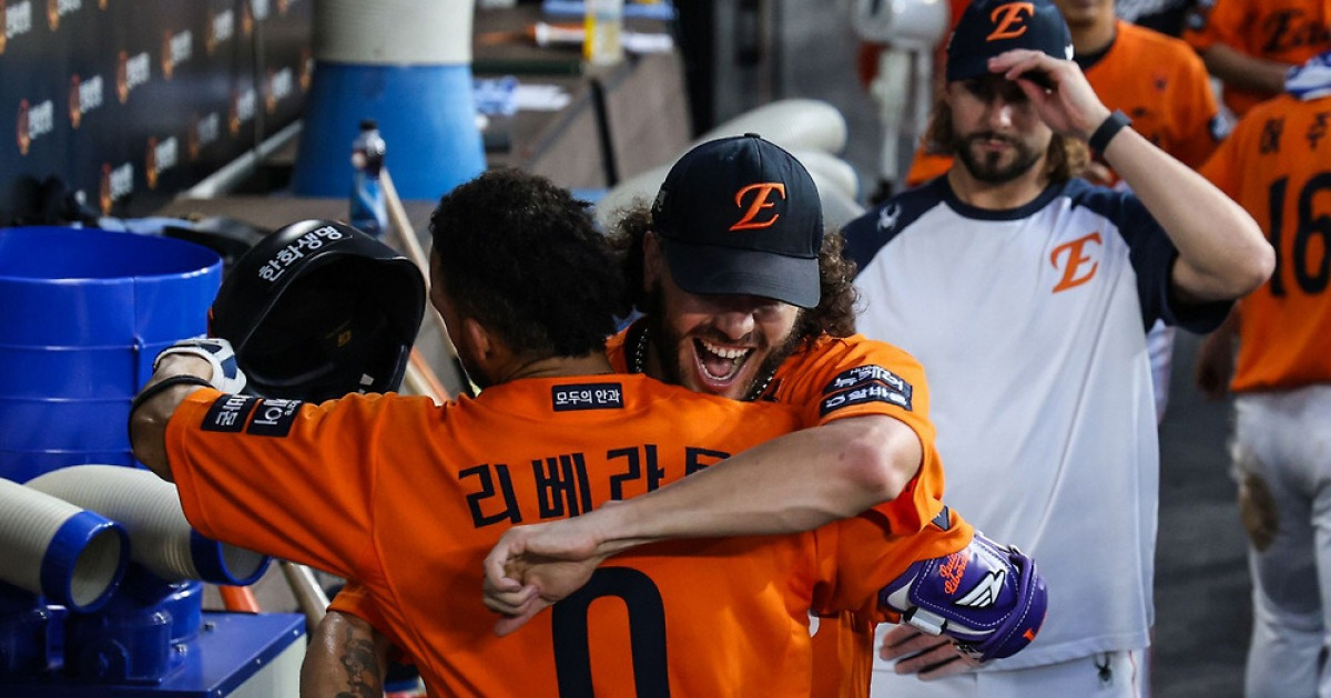 김빠진 3연전 될 줄 알았는데…KS 직행팀, 결국 한화-LG 26~28일 최종전서 판가름?