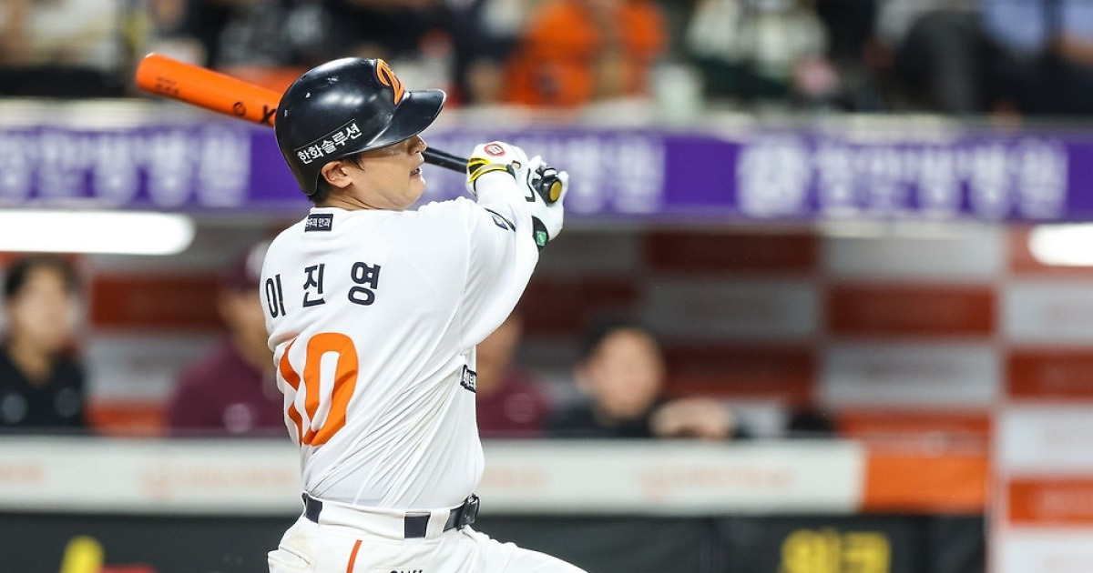 최하위 상대로 투수 9명 쏟아붓는 ‘총력전’···한화, 키움에 7-6 신승, 선두 LG와 격차 3경기로 줄여
