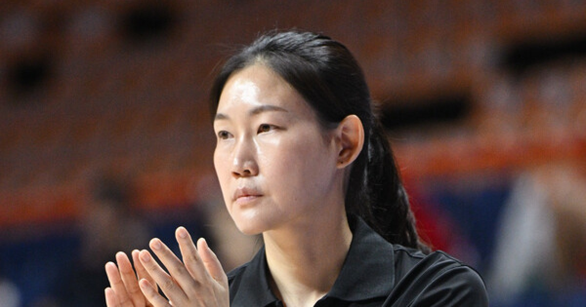BNK 박정은 vs 신한은행 최윤아, WKBL 사상 첫 여자사령탑 맞대결로 개막