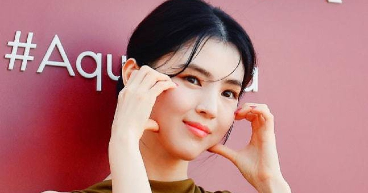 한소희 데뷔 첫 팬미팅, 안 팔려 빨간불? 해외 5개 도시 취소 눈길