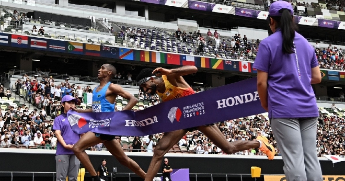 ‘0.03’… 도쿄 세계육상 마라톤 1·2위, 마지막까지 100m처럼 경합
