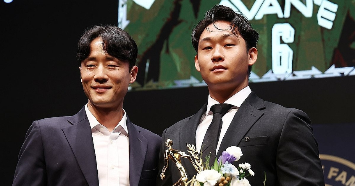 '명예의전당' 故유상철 아들 "아버지 사랑해주신 분들께 감사"