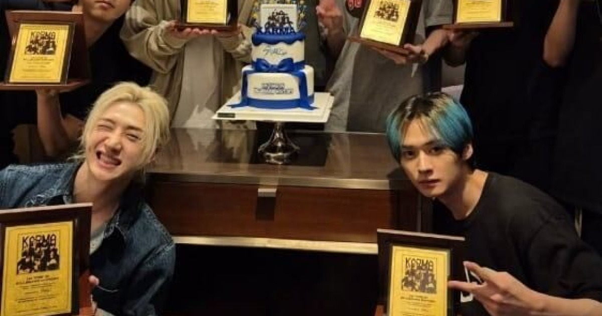 박진영, 스트레이 키즈에 총 1억원 상당 금 선물...JYP엔터 주식도 '활짝'