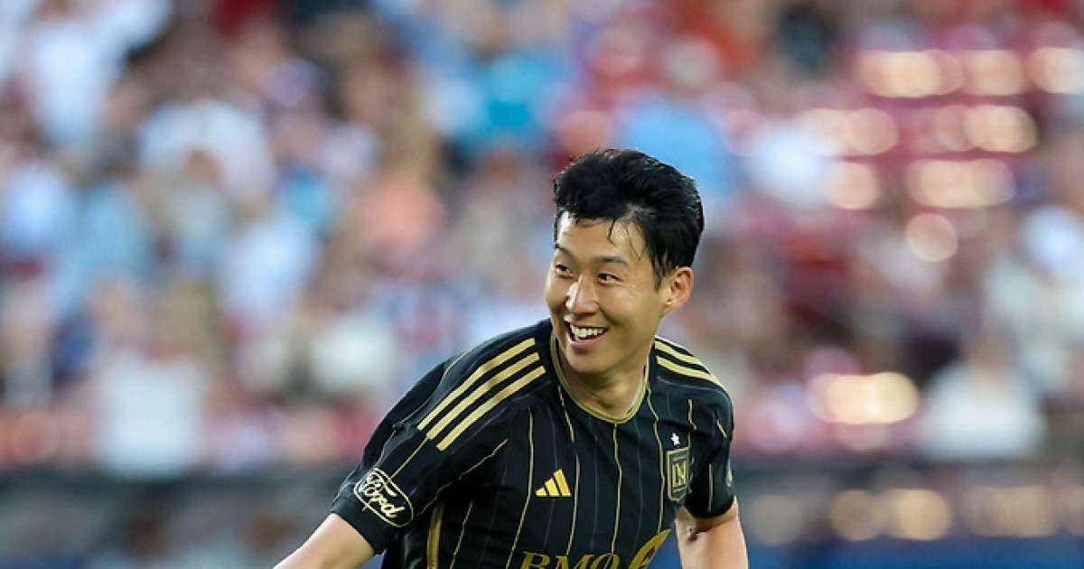 손흥민-메시 죽어라 뛰는데...'황제 축구' 논란 호날두, ACL2 대놓고 패싱? 감독이 직접 제외 예고 "ACL에서 의존하지 않을 것"