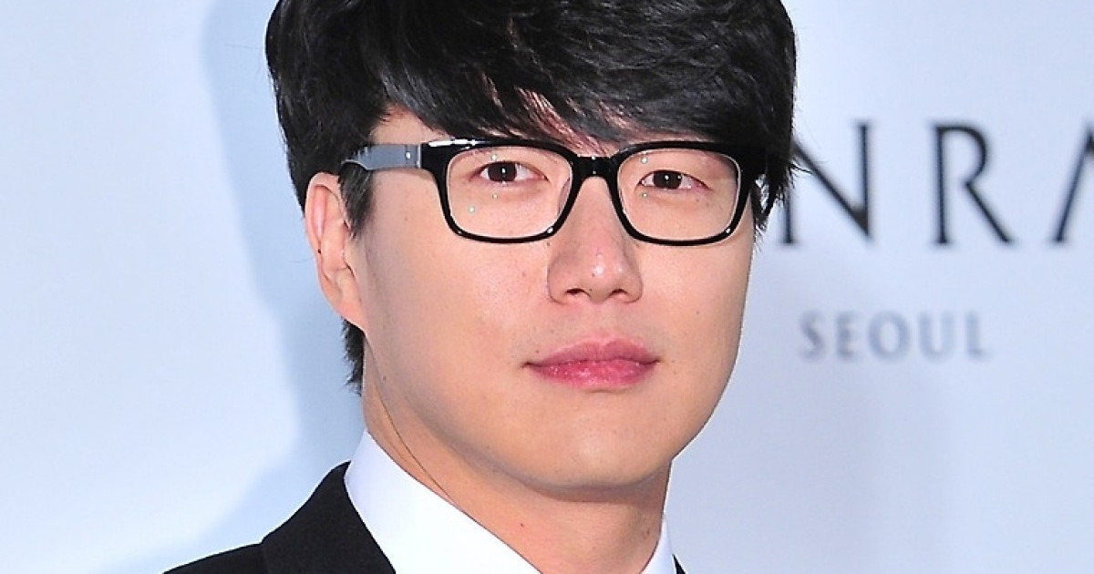 성시경, 소속사 미등록 사과…"탈세 무관, 다 바로잡겠다"