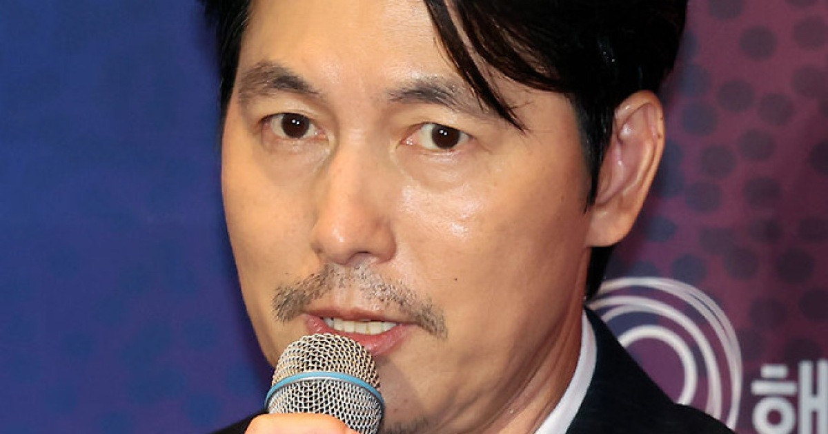 수염 기르고 수척…정우성, 혼외자 논란 1년만