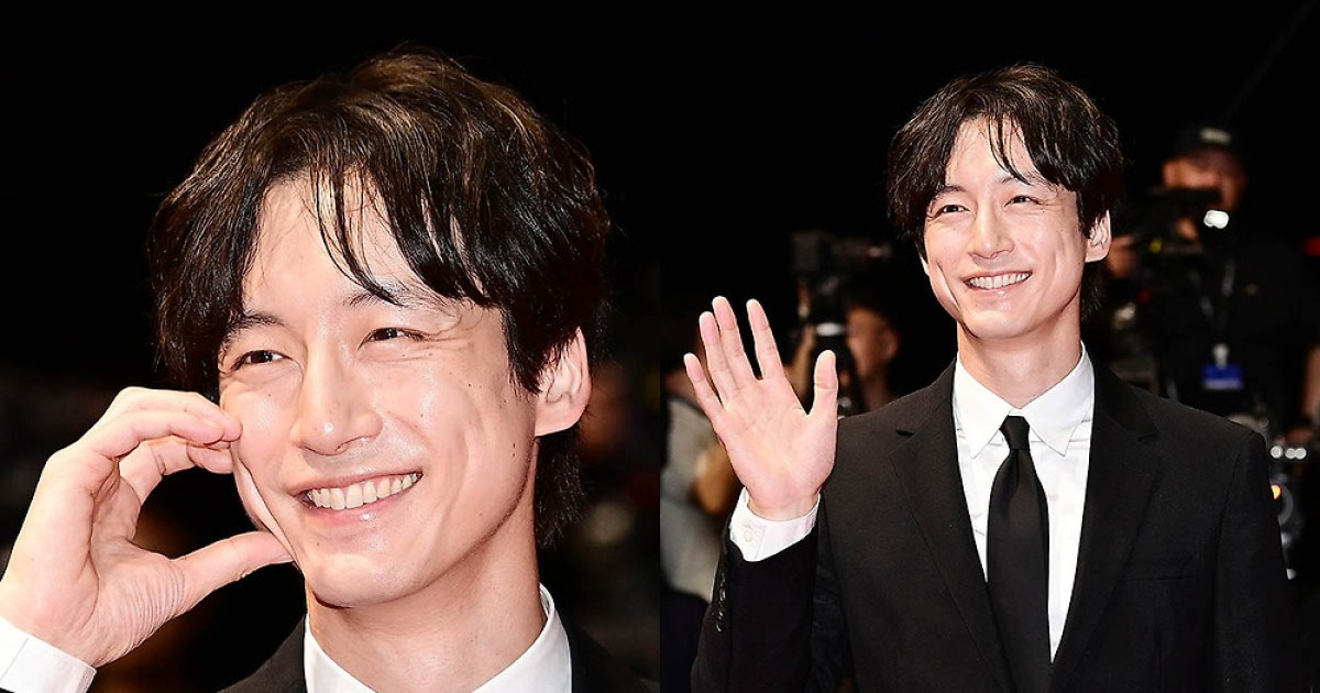 '양다리 스캔들'에 간담회는 취소, 레드카펫은 소화…웃으며 부산 찾은 사카구치 켄타로