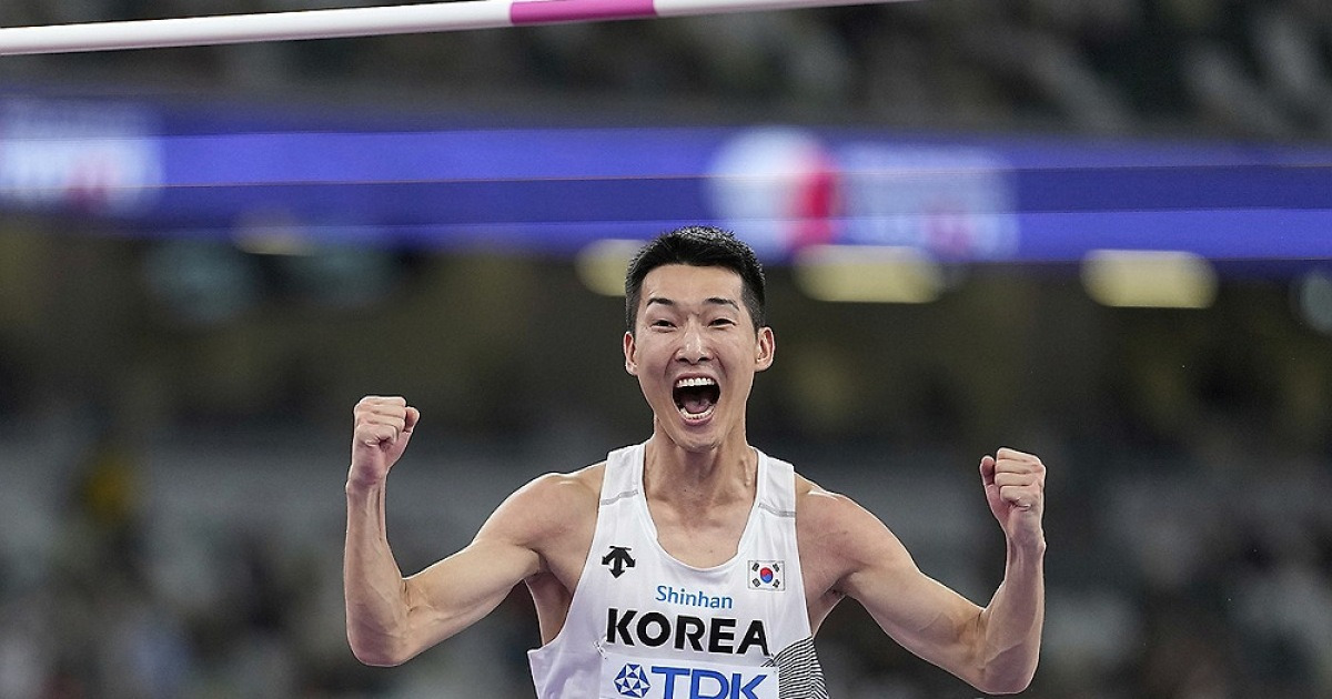높이뛰기 우상혁, 두 번째 세계육상선수권 은메달 품고 귀국