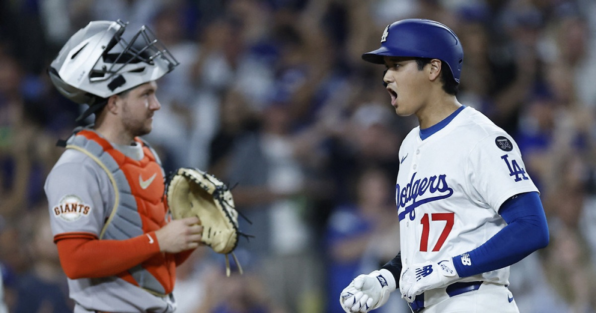 바깥쪽 꽉찬 공 넘겨버리는 클라스, 오타니 '50-50 1주년' 이번엔 커쇼의 역사 도왔다