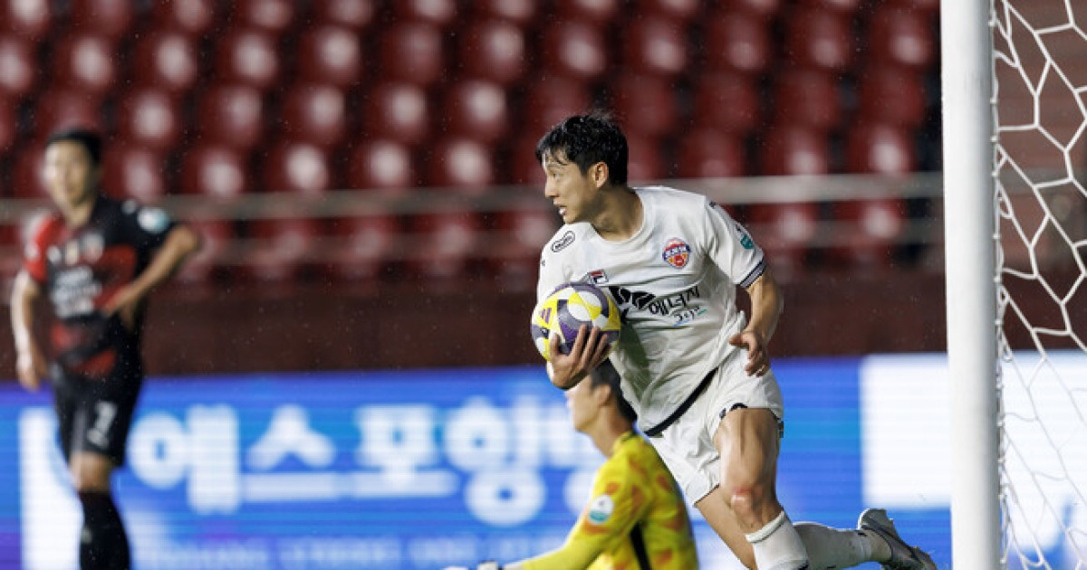 포항에 강한 '주황 메시' 남태희,  위기에 맞서 베테랑의 가치 입증한다