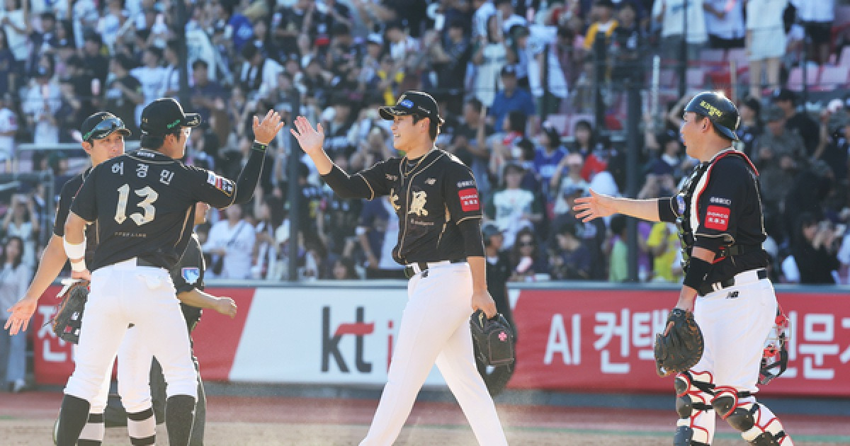 프로야구 경인지역 구단 kt , SSG 나란히 승리… 상위권 싸움 지속